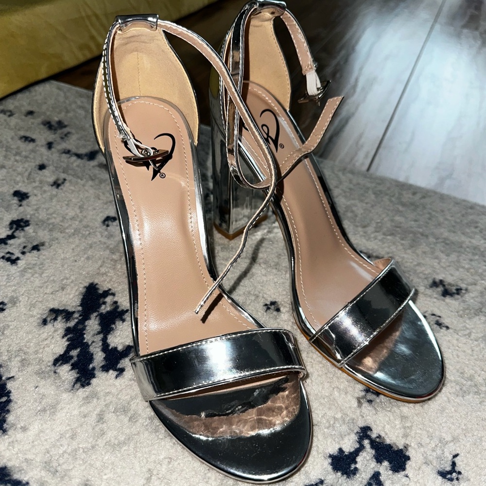 Windsor Shiny Silver Heels